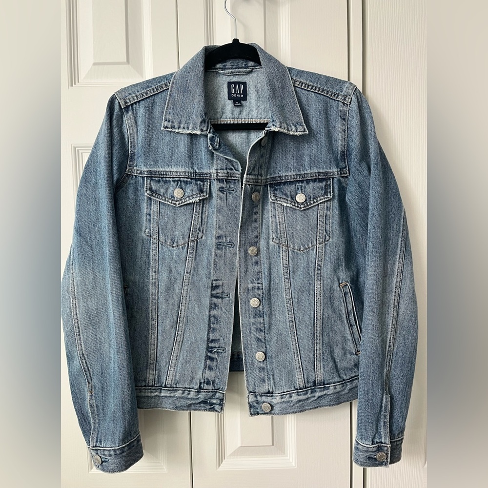 GAP Medium Wash Denim Jacket - Size Medium